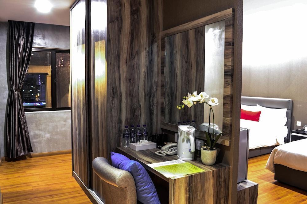 Insta Hotel