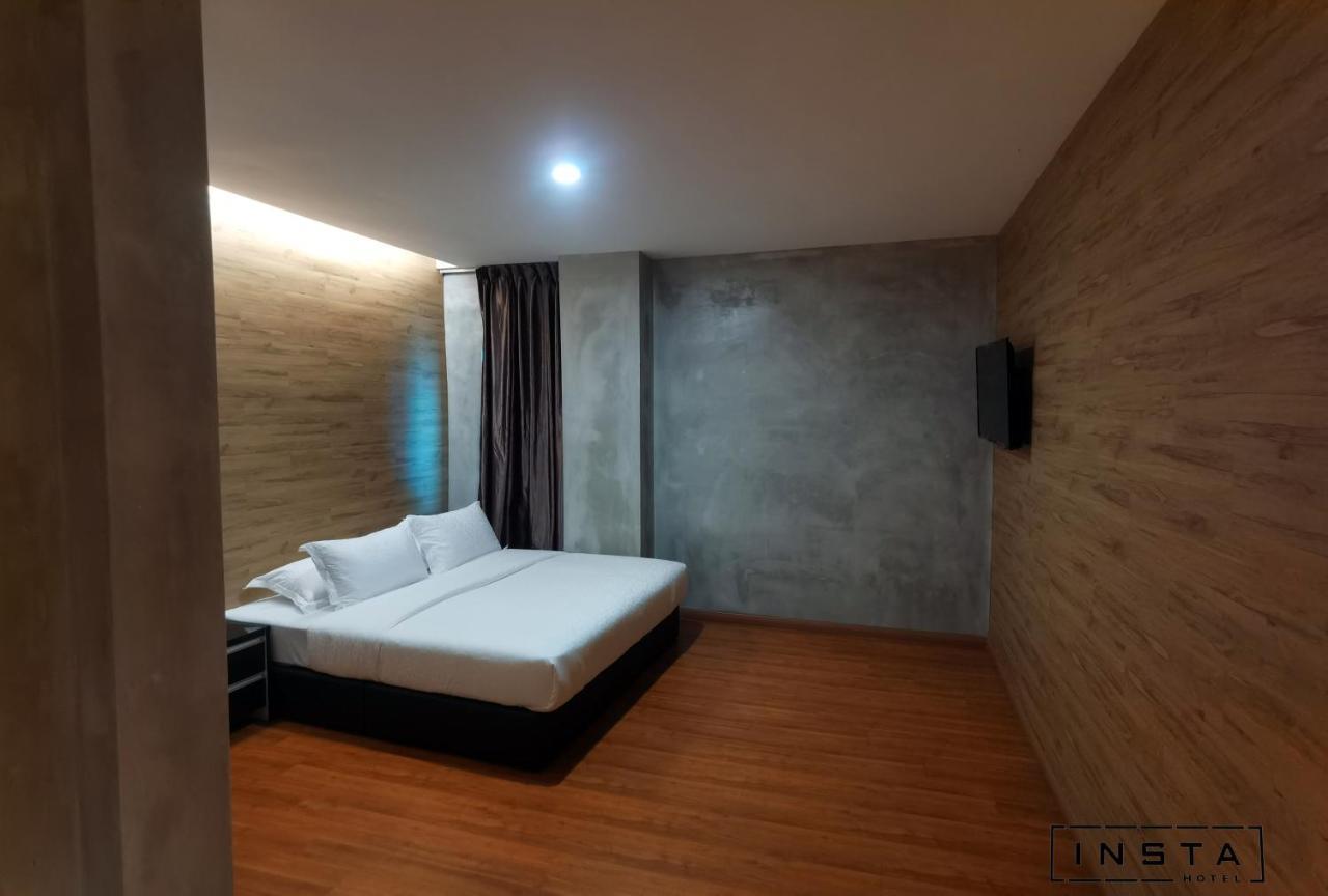 Insta Hotel