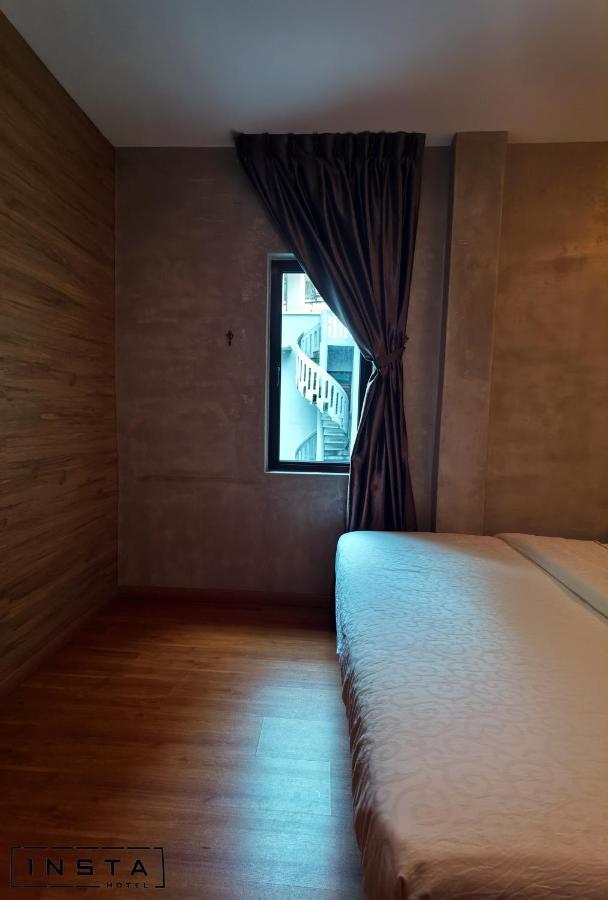 Insta Hotel