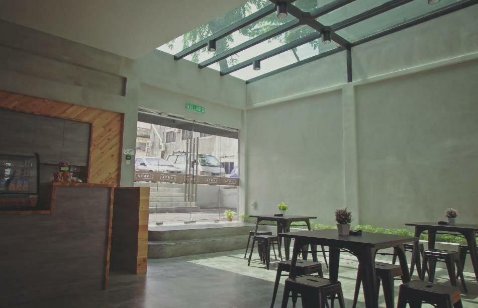 Insta Hotel