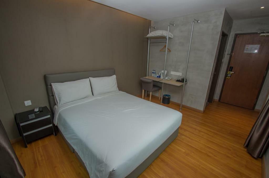 Insta Hotel 3*
